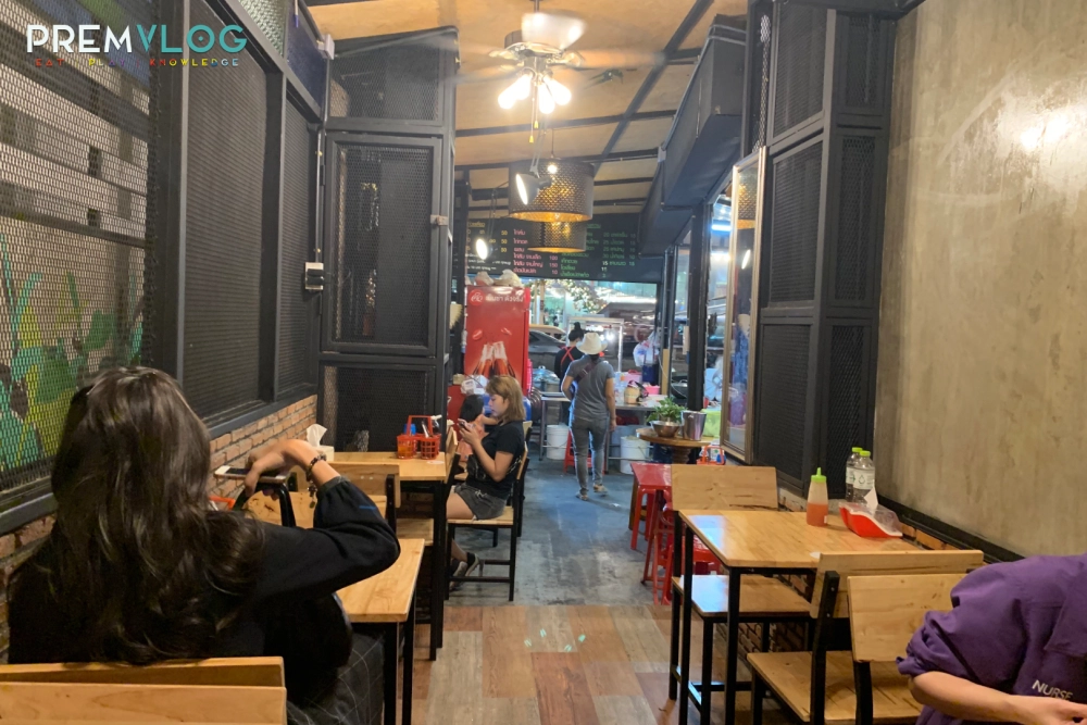 ร้านอาหาร, เฮียอ้วน เตี๋ยวไก่ ข้าวมันไก่, ข้าวมันไก่, เตี๋ยวไก่