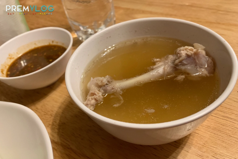 ร้านอาหาร, เฮียอ้วน เตี๋ยวไก่ ข้าวมันไก่, ข้าวมันไก่, เตี๋ยวไก่